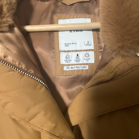 Abercrombie Puffer - Picture 4 of 4
